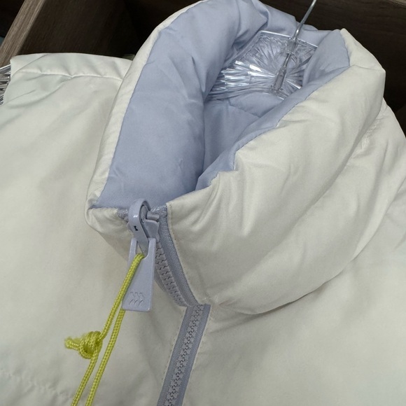 White cropped puffer vest size XL (All in Motion) - Picture 3 of 6